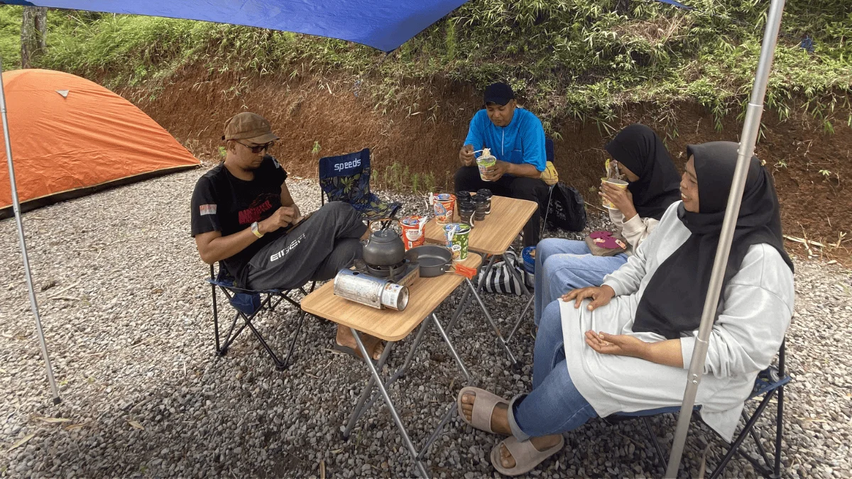 Liburan Keluarga Bahagia di Alam